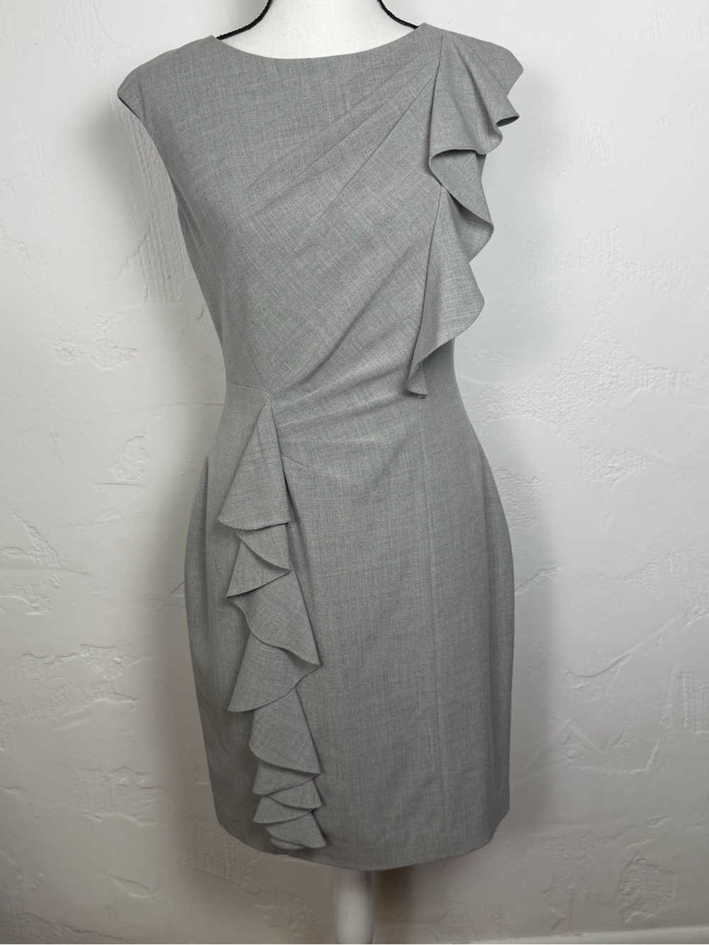 Beautiful Calvin Klein Gray Ruffle Sleeveless Sheath Midi Dress size 4